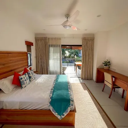 Nautilus Apartments Anse Royale Exterior photo